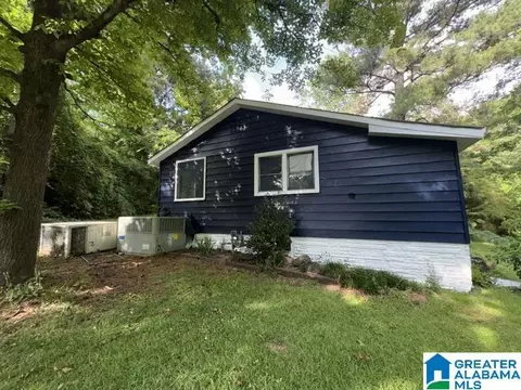 1545 SE 3rd St, Graysville, AL 35073