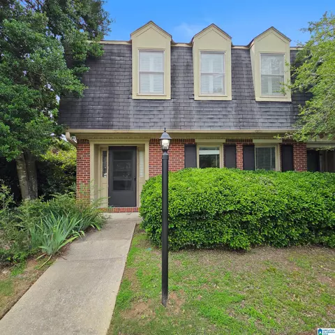 1 Chase Plantation Pkwy, Hoover, AL 35244