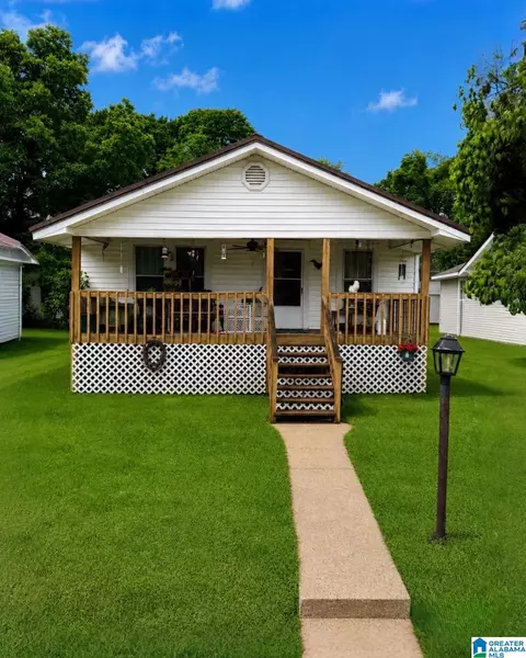 1612 27th Ave N, Hueytown, AL 35023