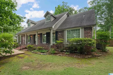 2667 Creekview Dr, Hoover, AL 35226