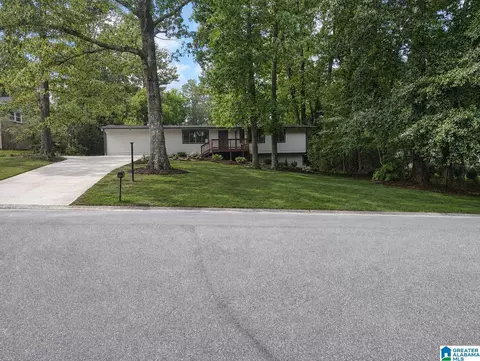 1845 Valgreen Ln, Hoover, AL 35226