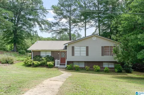 421 16th St, Calera, AL 35040