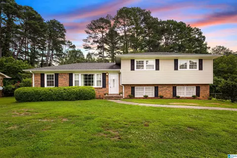 721 Peterson Dr, Gardendale, AL 35071