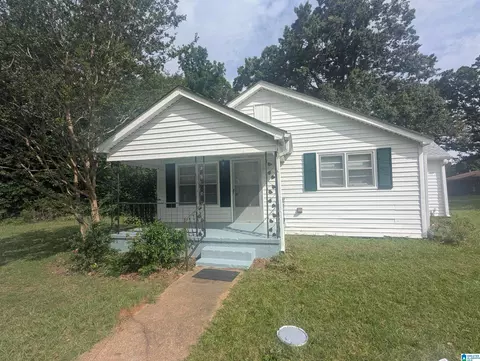 297 Crestview Rd, Talladega, AL 35160