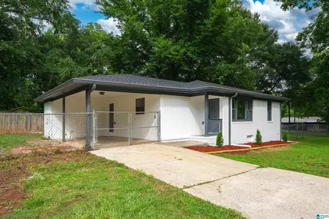 2805 20th St N, Hueytown, AL 35023