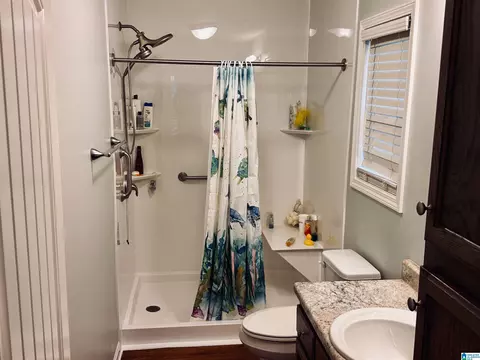 Bath - 804 Cheyenne Dr, Warrior, AL 35180 photo 2 of 3