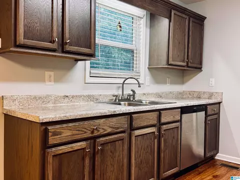 Kitchen - 804 Cheyenne Dr, Warrior, AL 35180 photo 2 of 3