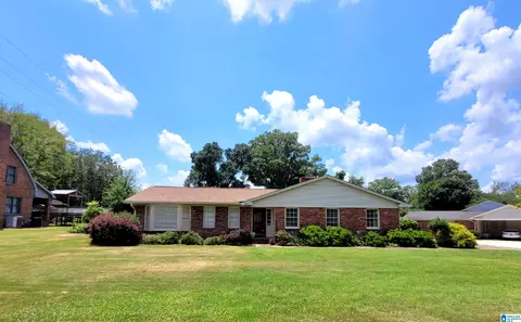 332 Moorefield Dr, Talladega, AL 35160