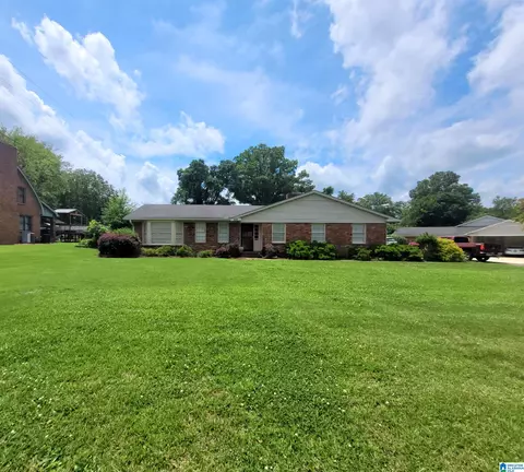 332 Moorefield Dr, Talladega, AL 35160