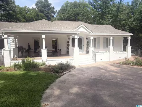2557 Mountain Woods Dr, Vestavia Hills, AL 35216