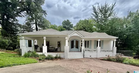 2557 Mountain Woods Dr, Vestavia Hills, AL 35216