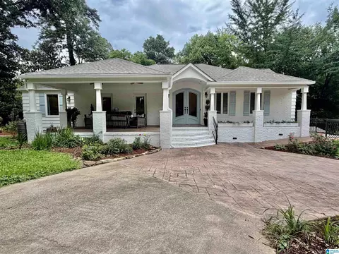2557 Mountain Woods Dr, Vestavia Hills, AL 35216