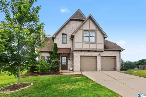 1004 Garnet Dr, Calera, AL 35040