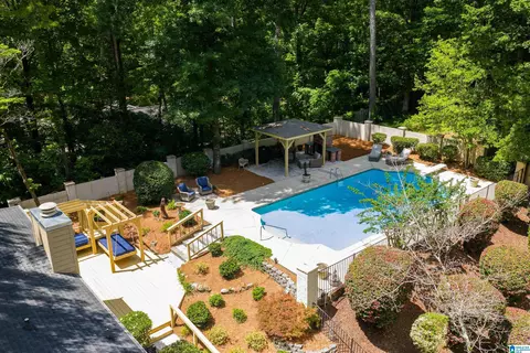 610 Riverchase Pkwy W, Hoover, AL 35244