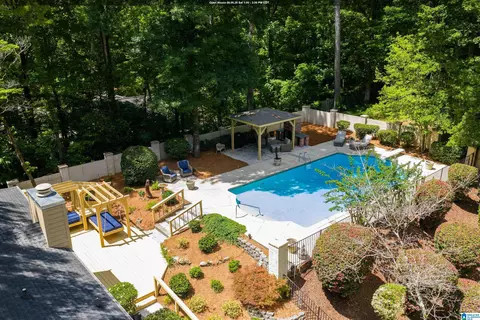 610 Riverchase Pkwy W, Hoover, AL 35244