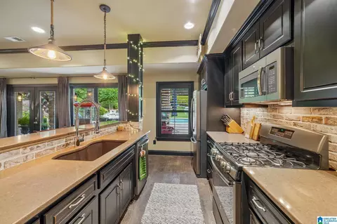 Kitchen - 336 Stonegate Dr, Birmingham, AL 35242 photo 6 of 6