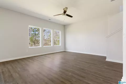 Living - 255 Jemison Trails Dr, Jemison, AL 35085 photo 3 of 4