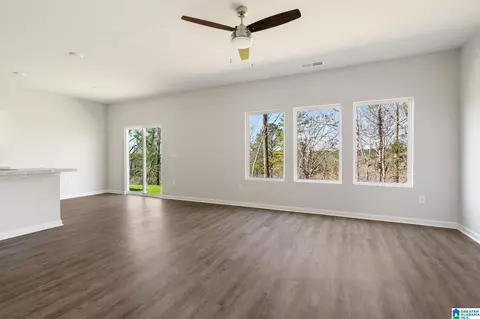 Living - 255 Jemison Trails Dr, Jemison, AL 35085 photo 2 of 4