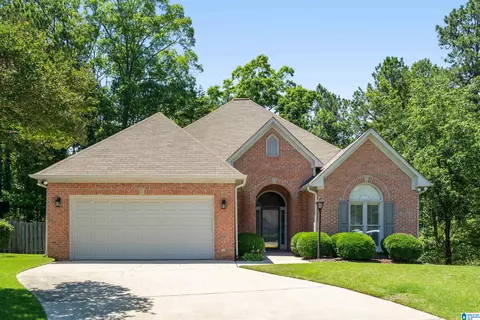 1028 Riverchase Cv, Hoover, AL 35244