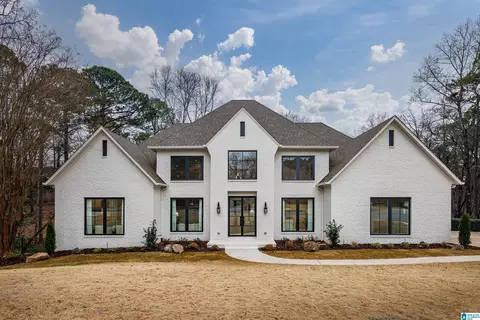 2105 Longleaf Cir, Vestavia Hills, AL 35216