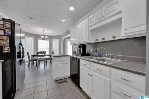 Kitchen - 95 Cedar Trl, Warrior, AL 35180 photo 3 of 4