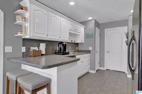 Kitchen - 95 Cedar Trl, Warrior, AL 35180 photo 2 of 4