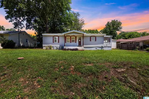 404 Willow Dr, Hueytown, AL 35023