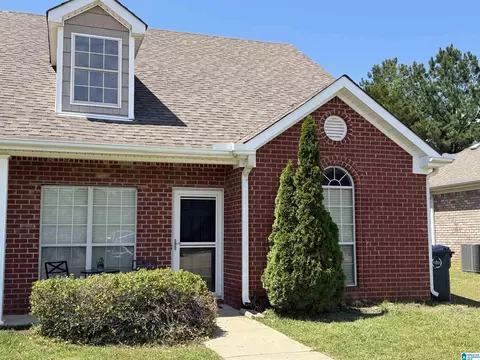 122 Waterford Lake Dr, Calera, AL 35040