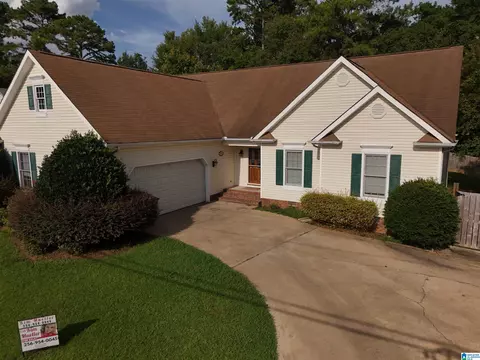 1229 Berkshire Dr, Anniston, AL 36207