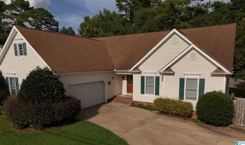 1229 Berkshire Dr, Anniston, AL 36207