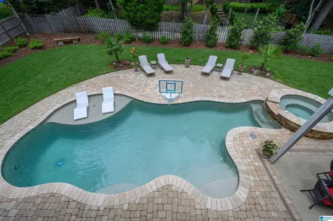 8237 Castlehill Rd, Birmingham, AL 35242