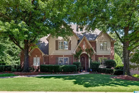 816 Reynolds Crst, Vestavia Hills, AL 35242
