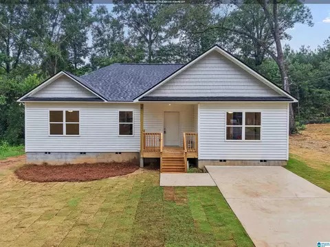240 Mabelon Ct, Hueytown, AL 35023