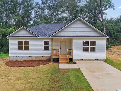 240 Mabelon Ct, Hueytown, AL 35023