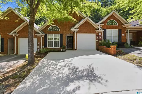 104 Hayesbury Ct, Pelham, AL 35124