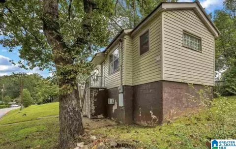 70 Lakeside Dr, Childersburg, AL 35044