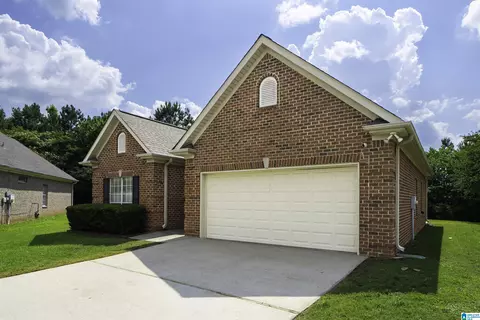 562 Summit Cir, Fultondale, AL 35068