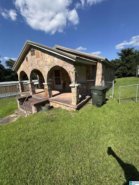 1015 Patterson St, Anniston, AL 36201
