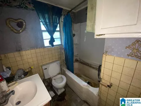 Bath - 7370 10th St, Mobile, AL 36608 photo 2 of 2