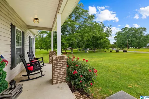 Exterior - 400 Cobb Dr, Jemison, AL 35085 photo 5 of 26