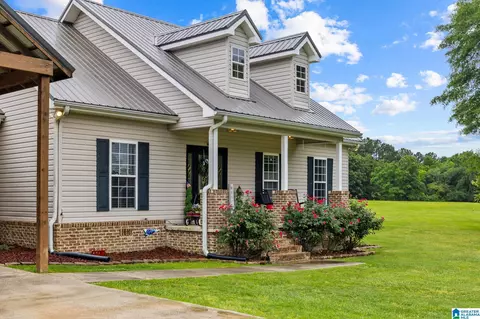 Exterior - 400 Cobb Dr, Jemison, AL 35085 photo 7 of 26