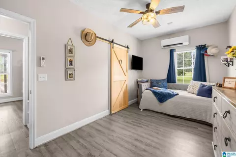 Bedroom - 400 Cobb Dr, Jemison, AL 35085 photo 5 of 9