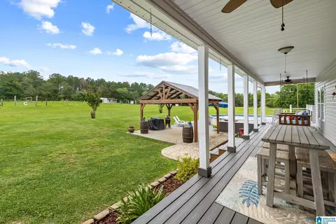 Exterior - 400 Cobb Dr, Jemison, AL 35085 photo 8 of 26