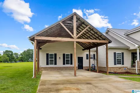 Exterior - 400 Cobb Dr, Jemison, AL 35085 photo 4 of 26