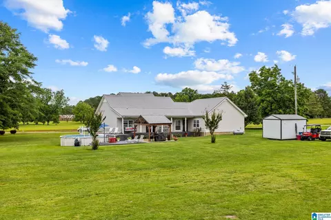 Exterior - 400 Cobb Dr, Jemison, AL 35085 photo 19 of 26