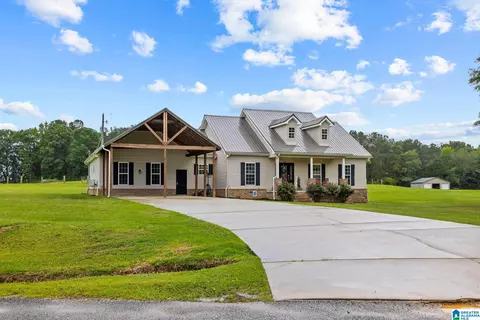 Exterior - 400 Cobb Dr, Jemison, AL 35085 photo 6 of 26