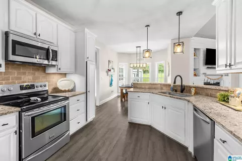 Kitchen - 400 Cobb Dr, Jemison, AL 35085 photo 6 of 6