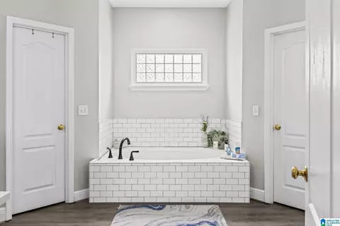 Bath - 400 Cobb Dr, Jemison, AL 35085 photo 1 of 5