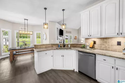 Kitchen - 400 Cobb Dr, Jemison, AL 35085 photo 5 of 6