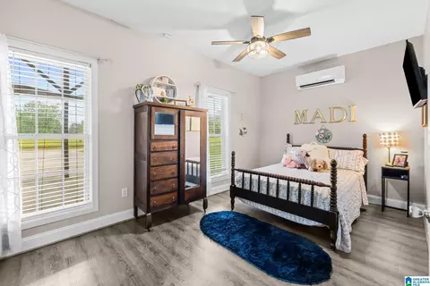 Bedroom - 400 Cobb Dr, Jemison, AL 35085 photo 6 of 9